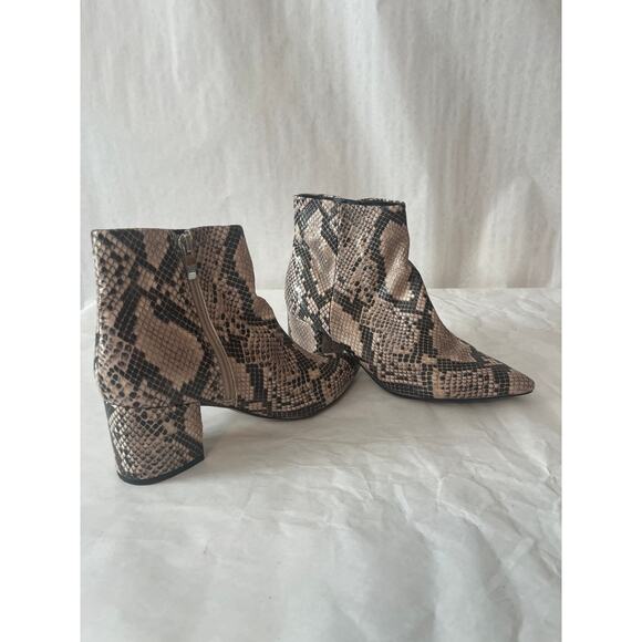 Marc Fisher Snake Print Black Brown Cream Side Zip Bootie Size 8 Women’s - Picture 9 of 9